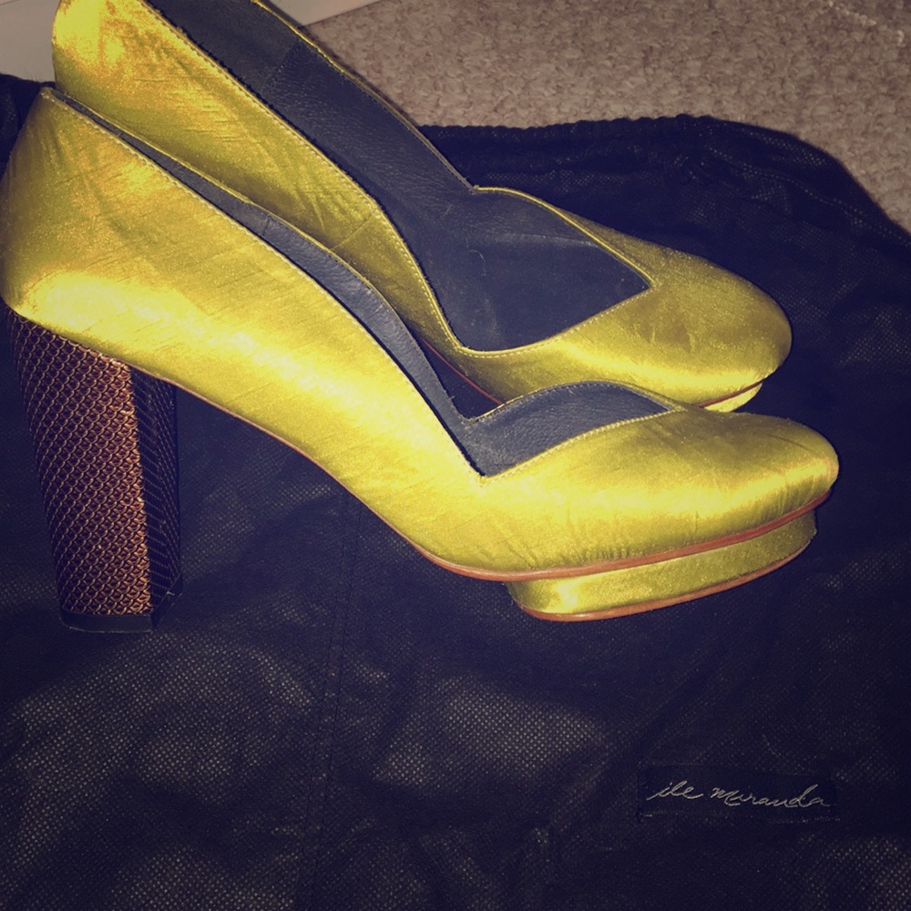 Handmade Ile Miranda Size 40. It runs like a 9